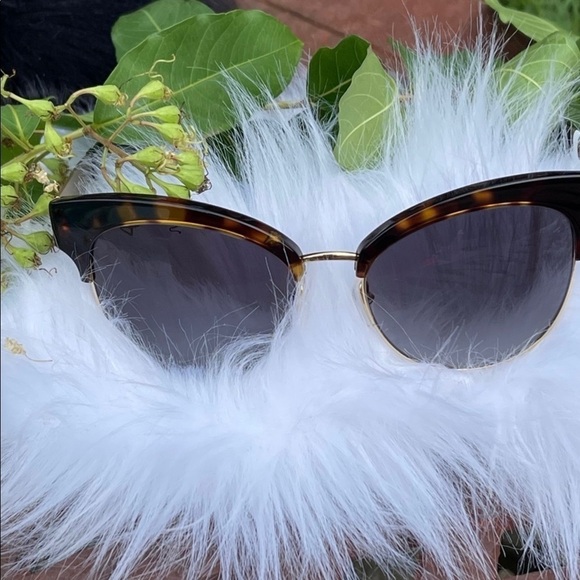 NWT Moschino Cat-Eye Tortoise Butterfly Sunnies - Picture 4 of 15